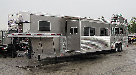 Oshawa Trailers Plus Livestock Trailer Living Quarters